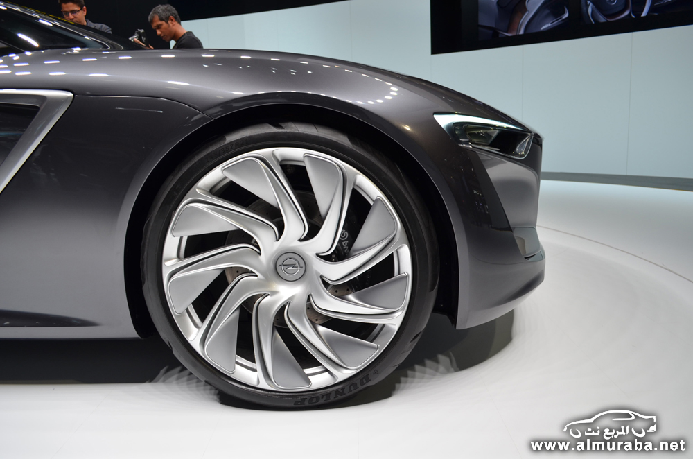 اوبل 2014 مونزا تكشف عن مفهوم الإنتاج المستقبلي لسيارتها في المعرض Opel Monza 21