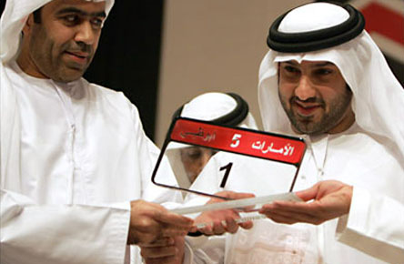 اماراتي يشتري لوحة سيارة بمليونين ريال في مزاد اقيم بدولة الامارات العربية المتحدة 5