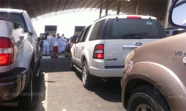 توقف 4 ألاف سيارة بمنفذ البطحاء لسعوديين مسافرين إلى الإمارات بسبب تعطل نظام الجوازات بالصور ! 5