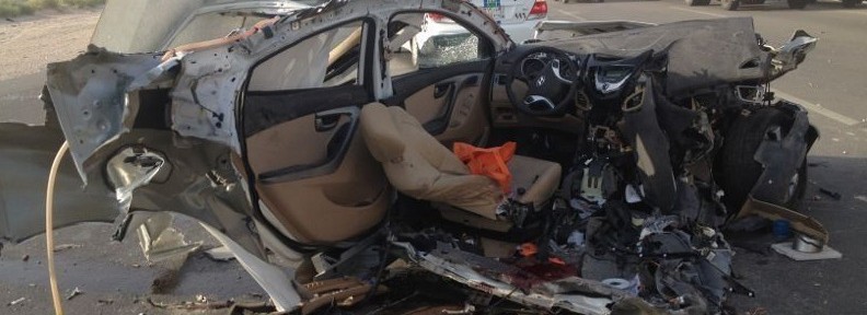 حادث هيونداي اكسنت 2012 "مروع" جداً وانقسام السيارة الى نصفين بالصور على طريق الشرقية 13