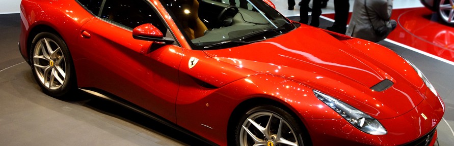 فيراري أف 12 بيرلينيتا تكشف نفسها في معرض باريس وتجذب الزائرين Ferrari F12 Berlinetta 1