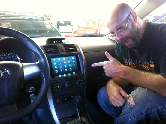 اي باد ميني الجديد من ابل الان تستطيع تركيبه في سيارة تويوتا كورولا شاهد الفيديو iPad Mini 2