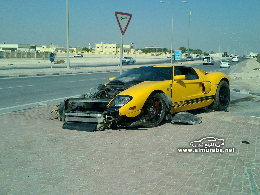 “بالصور” فورد جي تي المنافسة لسيارة بوجاتي فيرون تتعرض لحادث مؤلم في دولة قطر Ford GT