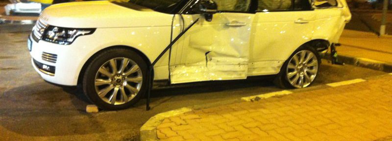 "بالصور" اول حادث لسيارة رنج روفر 2013 الجديد كلياً في دولة الكويت 1