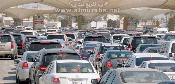 بالصور “تكدس” آلاف السيارات الان في جسر البحرين بسبب تعطل النظام وعطلة الاسبوع