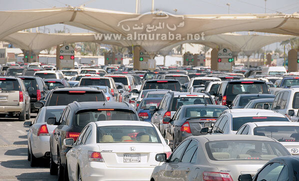 بالصور “تكدس” آلاف السيارات الان في جسر البحرين بسبب تعطل النظام وعطلة الاسبوع