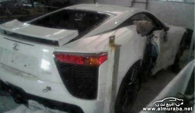 "بالصور" حادث تصادم سيارة لكزس ال اف ايه الفاخرة في الصين Lexus LFA 4
