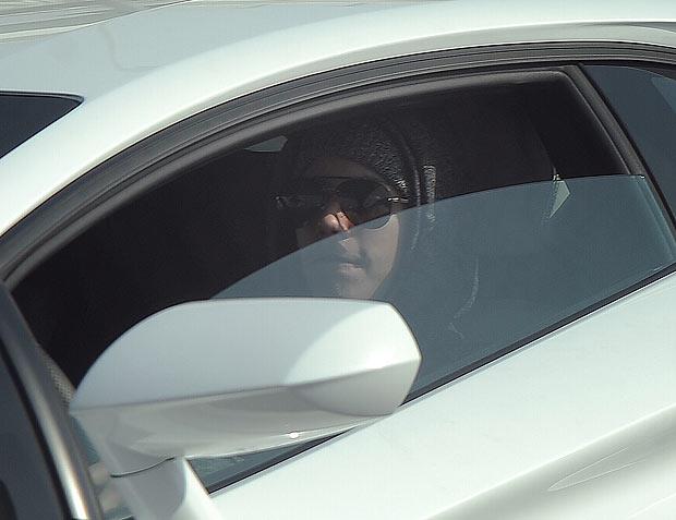شرطة دبي تفرض مخالفات سرعة على المغني “جاستن بيبر” في مدينة دبي على لامبورجيني كان يقودها