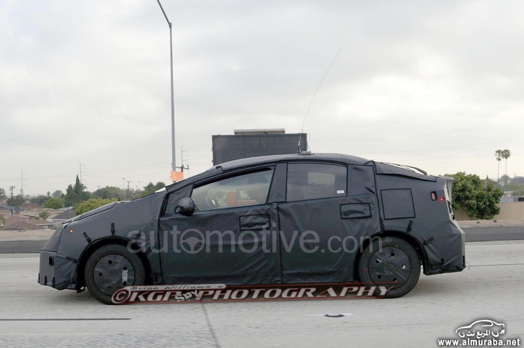 تويوتا بريوس 2015 يتم اختبارها في مرور لوس انجلوس Toyota Prius 15