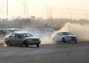 فريق مشترك يضبط 15 مفحطاً مراهقاً أغلقوا الطريق في محافظة "حفر الباطن" 1
