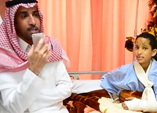“فيديو” الممثل فايز المالكي يتبرع بـ”بنتلي” الوليد لطفل فقد أسرته بحادث مروري