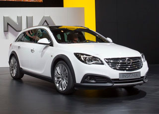 أوبل إنسيجنيا تعلن عن نموذج سيارتها المحدث في معرض فرانكفورت للسيارات Opel Insignia 2
