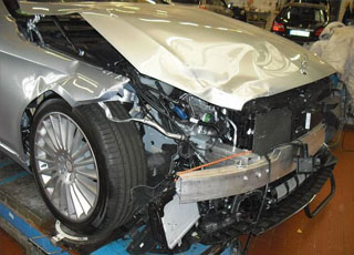 مرسيدس اس كلاس 2014 W222 الجديدة تتعرض لحادث Mercedes-Benz S-Class 2