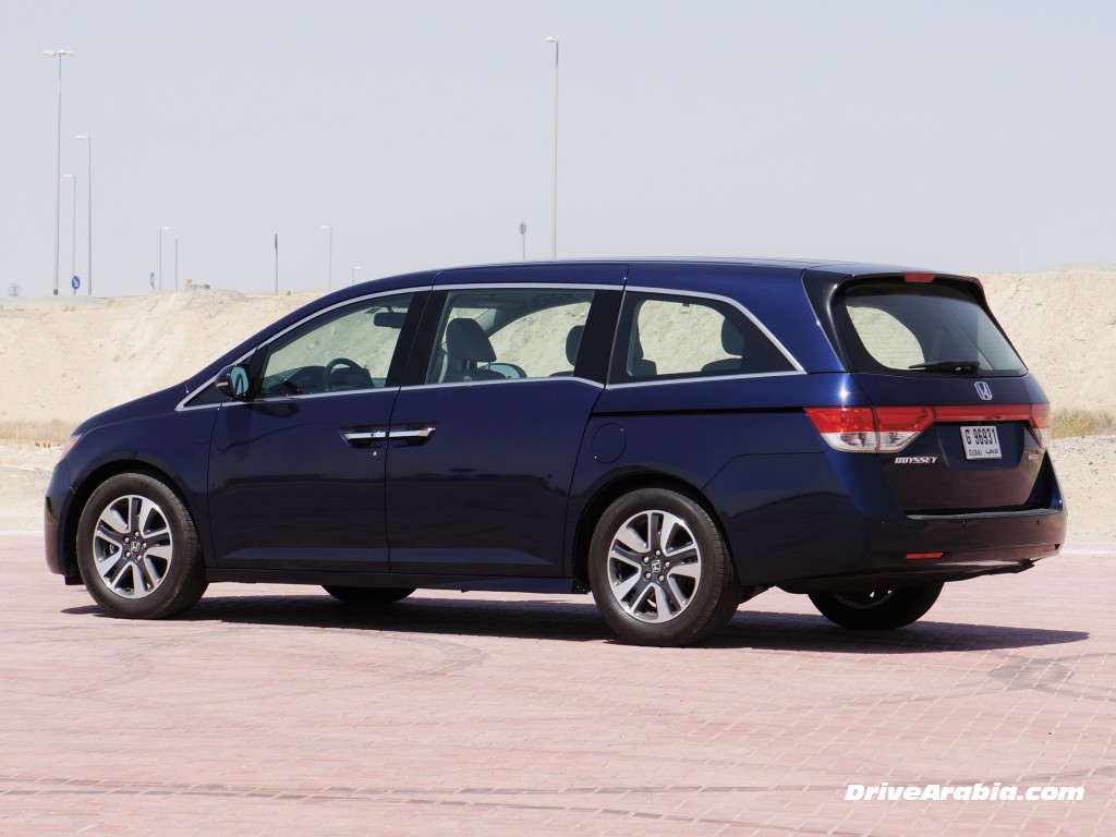 2014-Honda-Odyssey-Touring-in-the-UAE-3