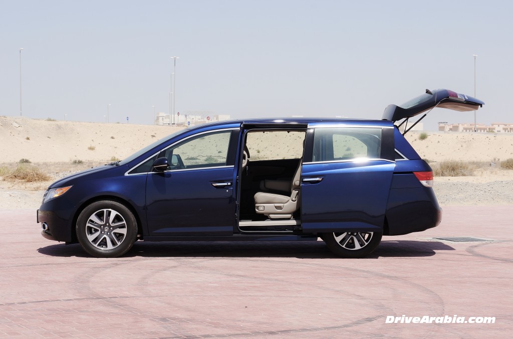 2014-Honda-Odyssey-Touring-in-the-UAE-5