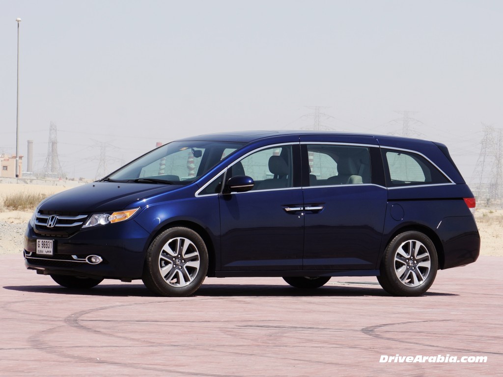 2014-Honda-Odyssey-Touring-in-the-UAE