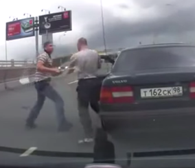 “فيديو” شاهد اعنف 10 مشاجرات في شوارع روسيا بسبب حوادث السيارات