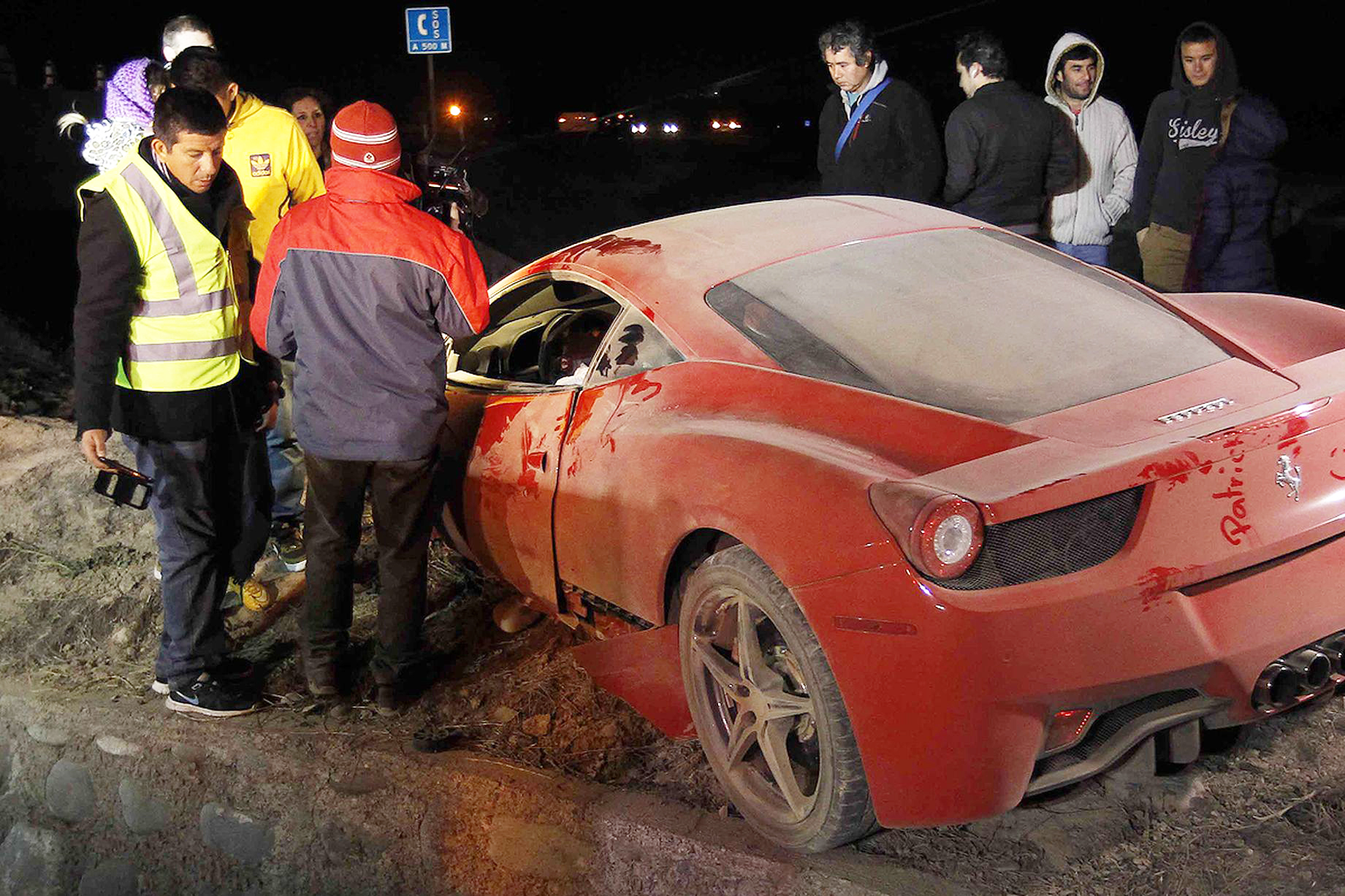 A-red-Ferrari-belonging-to-Arturo-Vidal-is-seen-after-a-car-crash-on-a-highway-south-of-Santiago (3)