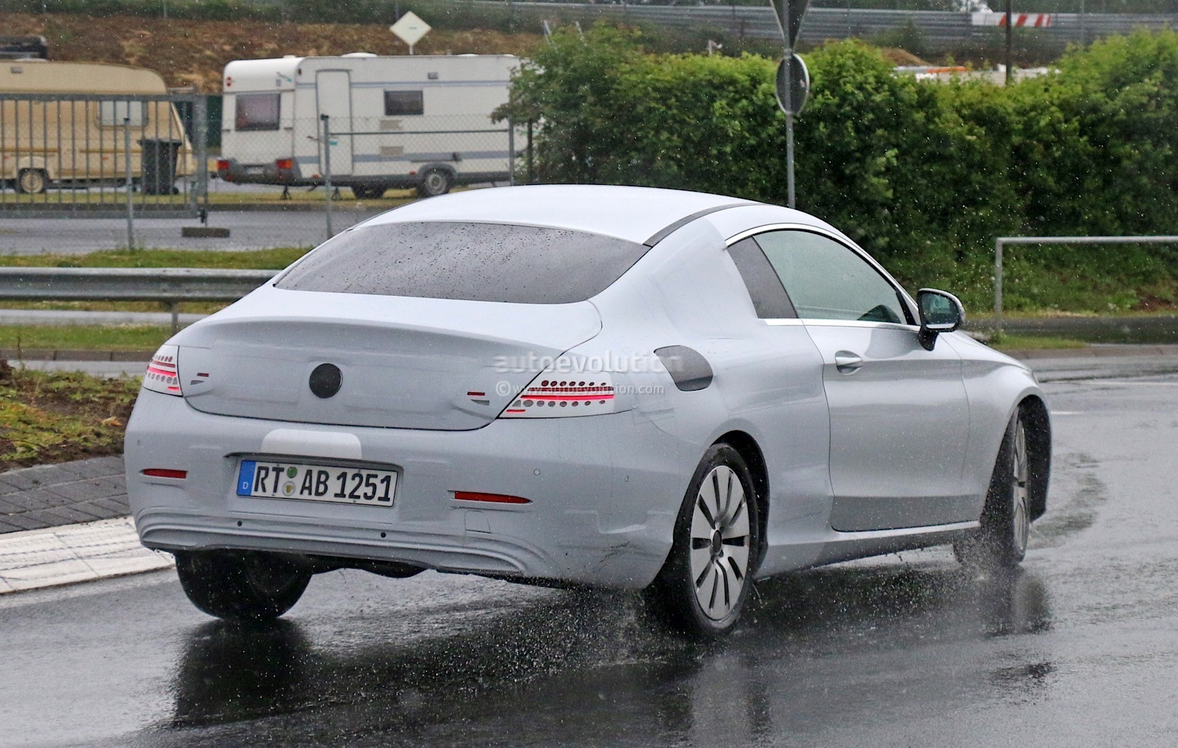 mercedes-benz-c-class-coupe-spied-half-naked-looks-like-a-lessen-s-class-coupe-photo-gallery_9
