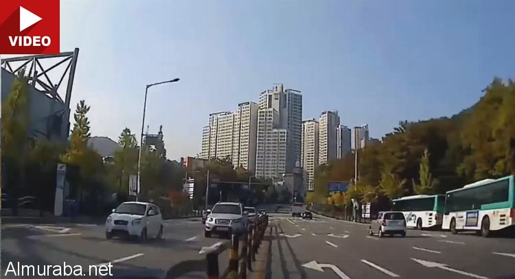 “فيديو” امرأة تقود سيارتها في كوريا الجنوبية كأنها في لعبة GTA وتصطدم بجميع السيارات في الطريق