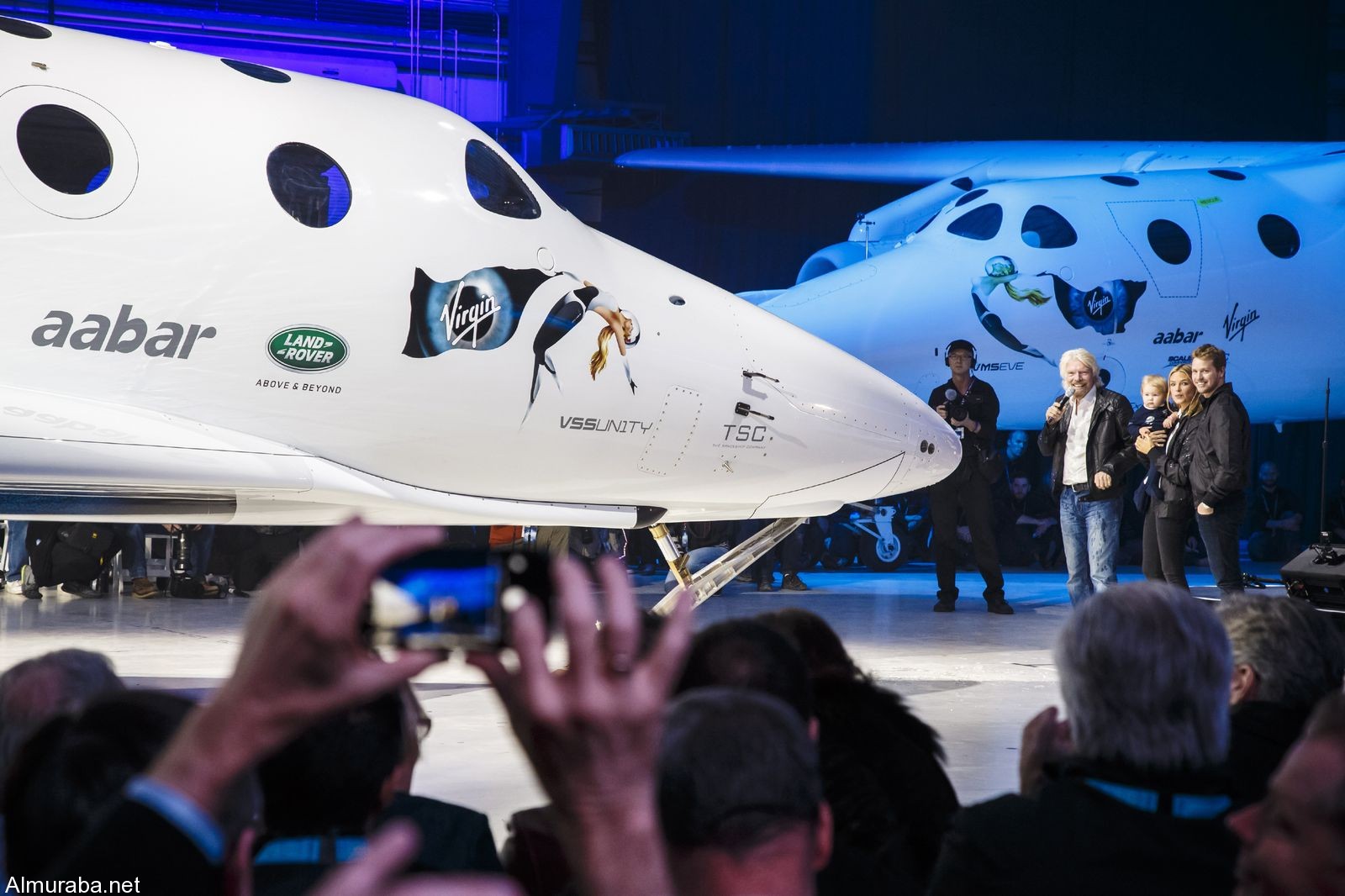 "رنج روفر" اوتوبيوغرافي تشارك في حفل إطلاق طائرة الفضاء الجديدة Range Rover 2016 18