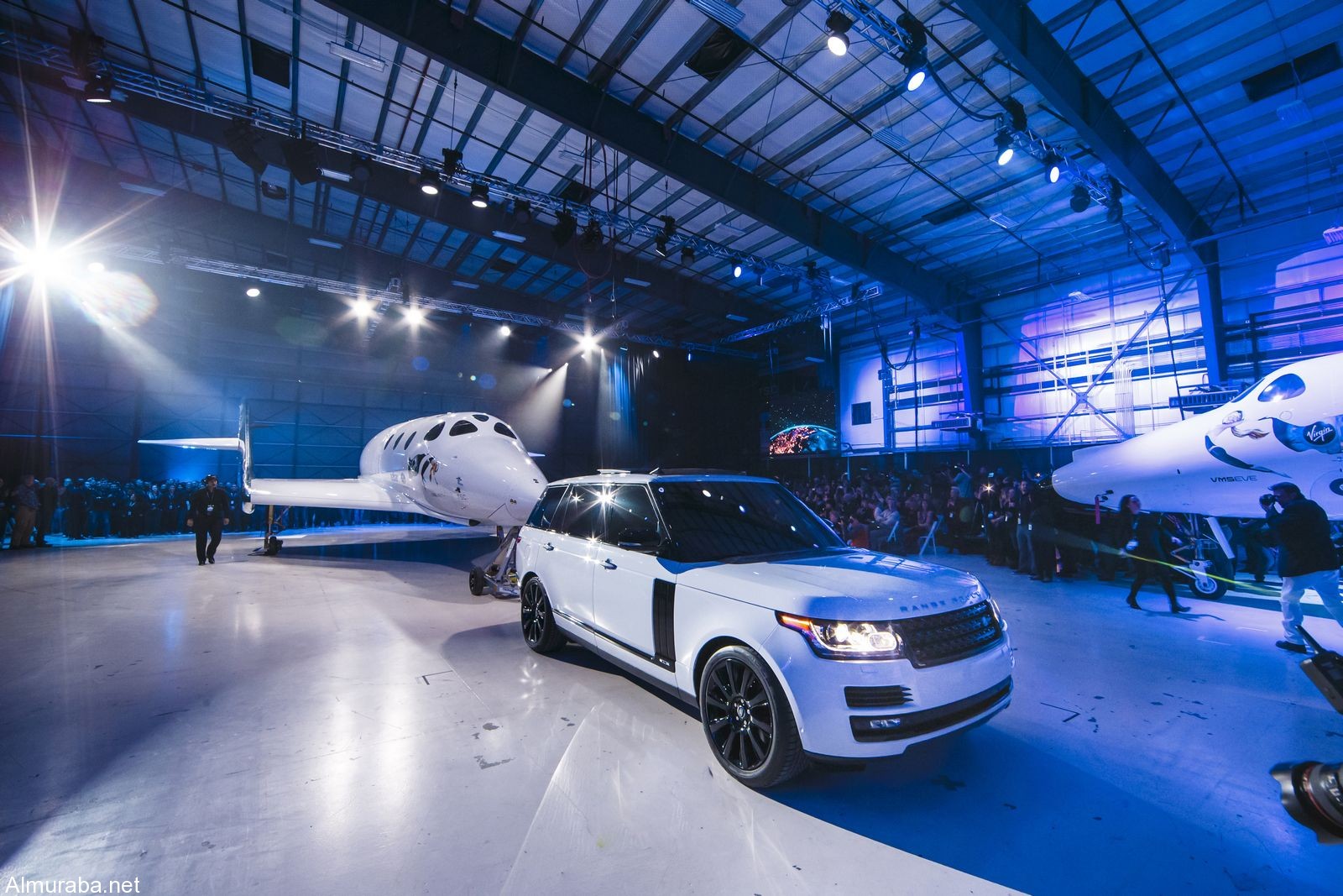 "رنج روفر" اوتوبيوغرافي تشارك في حفل إطلاق طائرة الفضاء الجديدة Range Rover 2016 20