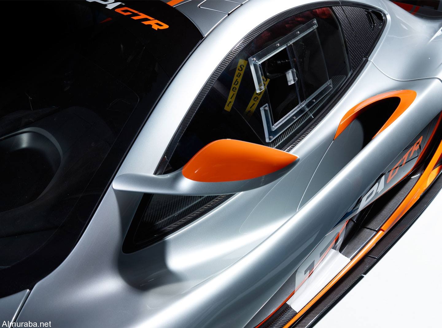 "ماكلارين" تطلق "مجموعة صور" مذهلة لسياراتها McLaren 2016 2