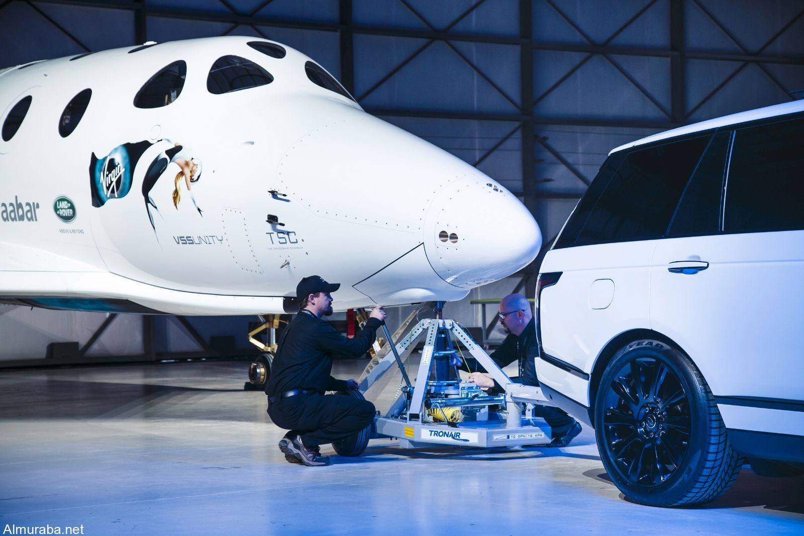 "رنج روفر" اوتوبيوغرافي تشارك في حفل إطلاق طائرة الفضاء الجديدة Range Rover 2016 25
