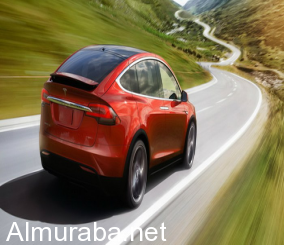 “تسلا“ تقدم أول نسخة خاصة محدودة من سيارتها Model X باللون الأحمر 1