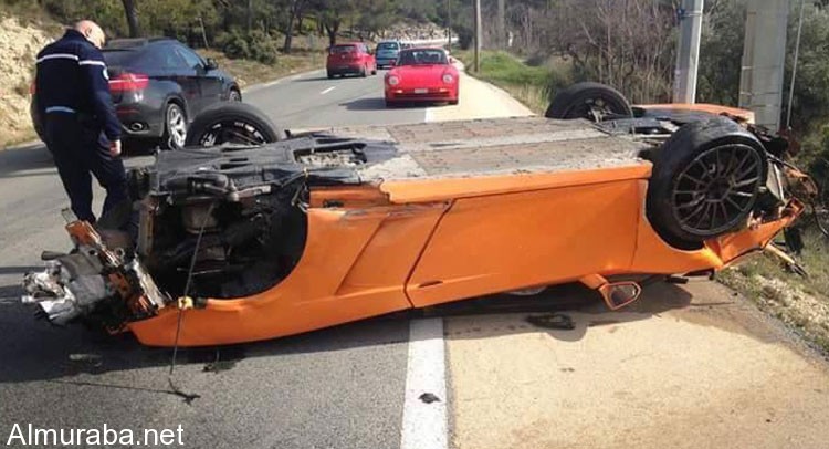 سيارة "لامبورجيني" غالاردو مقلوبة رأساً على عقب جراء حادث Lamborghini 1