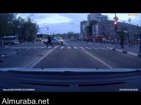 "فيديو" شاهد حادث سيارة مروع مع سيارة شرطة 7