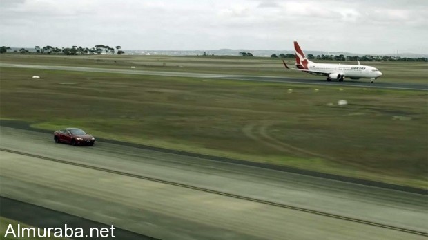 “فيديو” شاهد سباق مجنون بين طائرة بوينغ وسيارة كهربائية