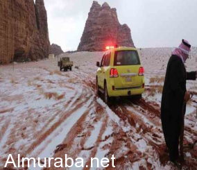 ”الباحة” سقوط الثلوج يتسبب في شلل مروري في العديد من الطرق الرئيسية 5