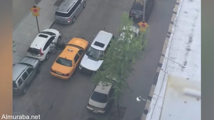 "فيديو" شخص مخمور يقود سيارة رنج روفر يحطم العديد من السيارات في محاولة الهرب من الشرطة 1