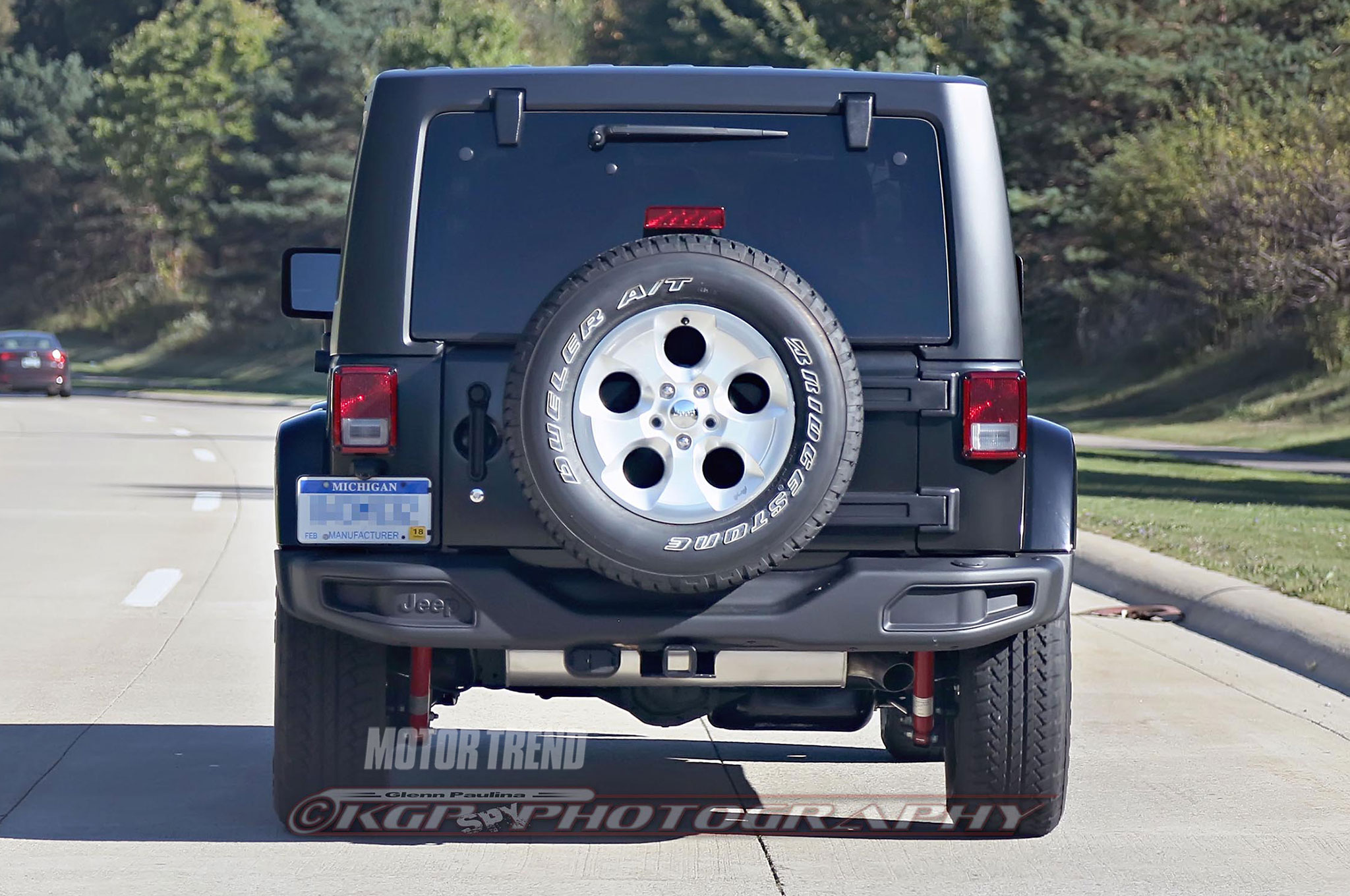 2018-Jeep-Wrangler-prototype-rear