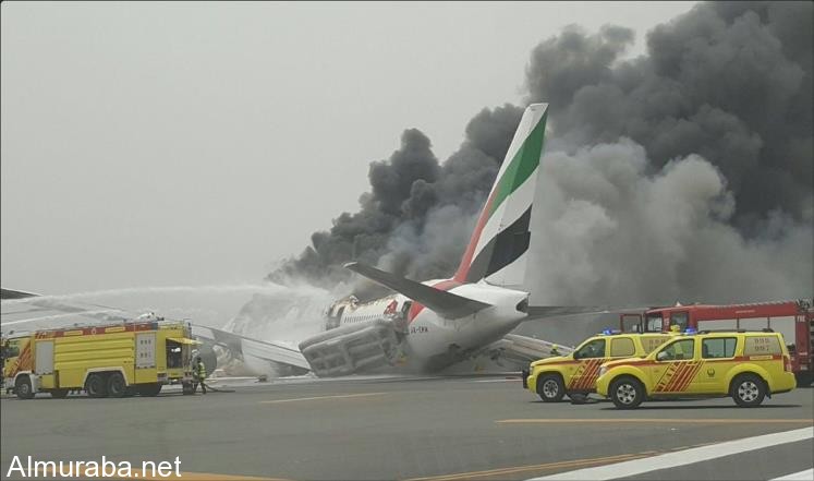 “فيديو” شاهد هكذا أصبحت الطائرة الإماراتية بعد إخماد حريق اندلع فيها بمطار دبي