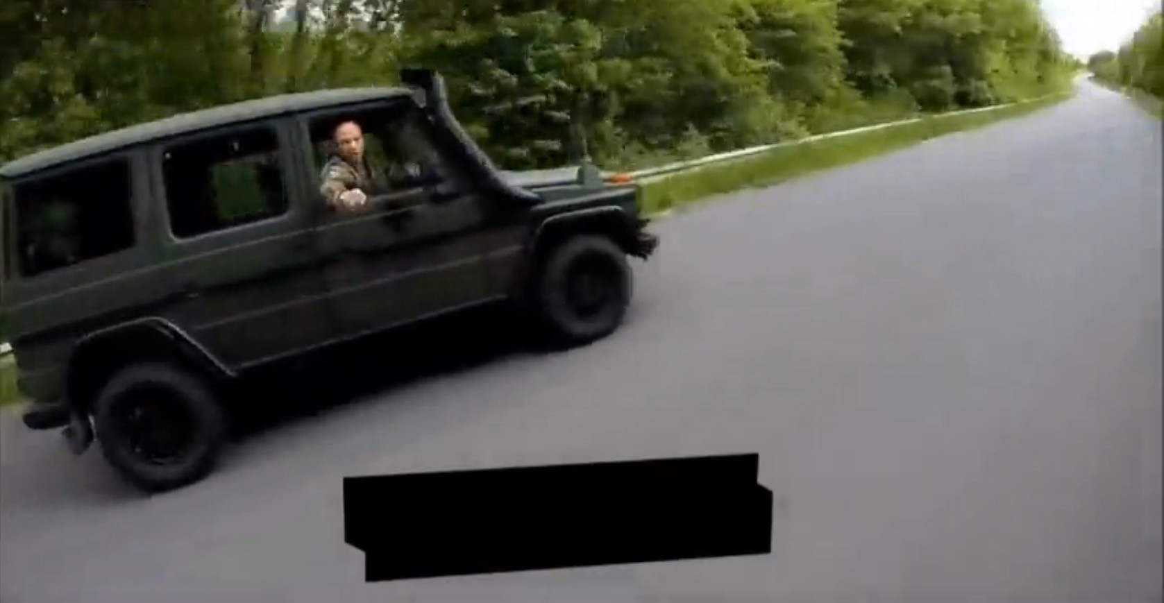 50cc-scooter-rider-chased-by-army-g-wagen-through-german-countryside_2