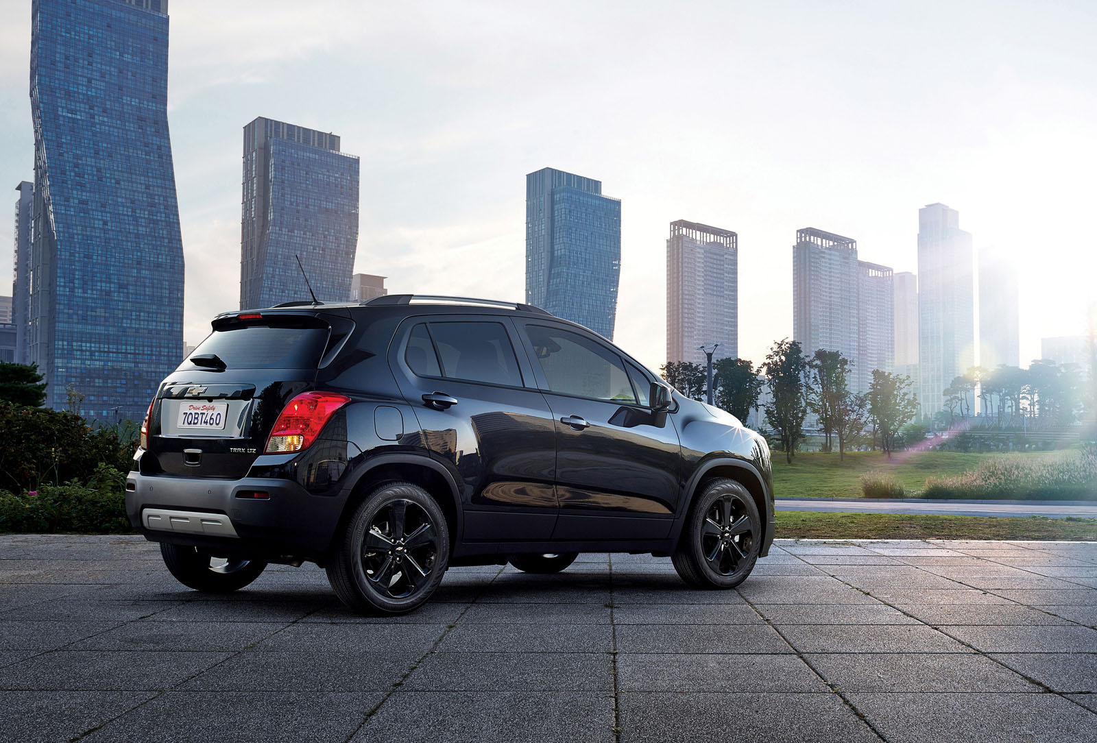 2016 Chevrolet Trax Midnight Edition. The Trax Midnight Edition goes on sale late February 2016.