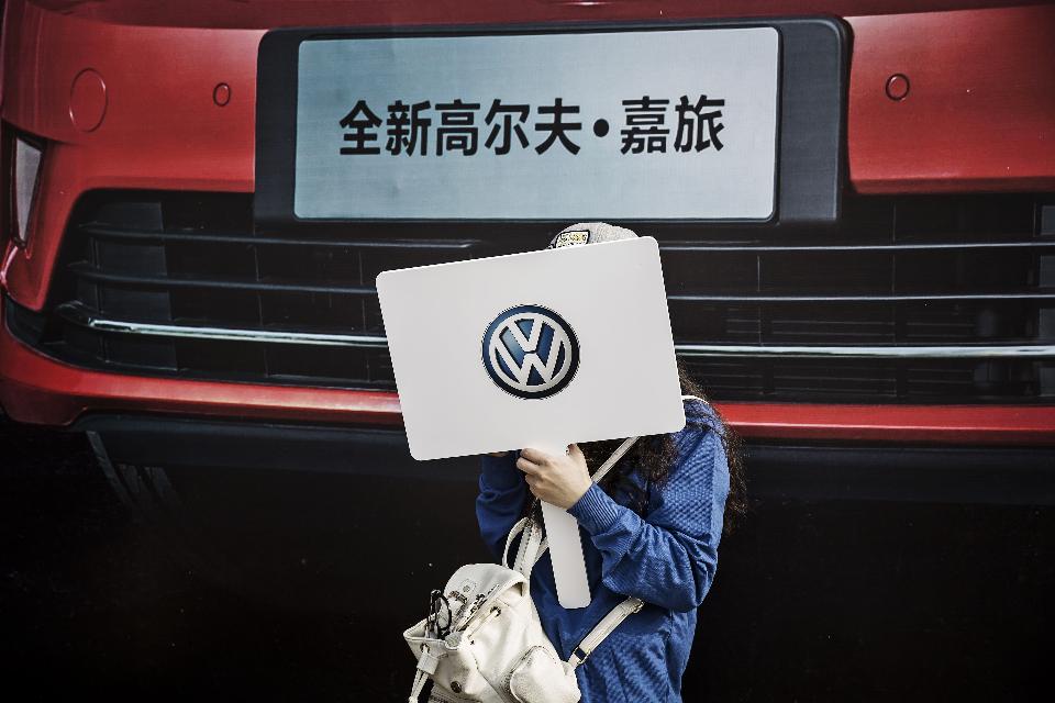 زوجة رئيس الوزراء الصيني السابق أنقذت “فولكس فاجن” من فضيحة الديزل في الصين Volkswagen