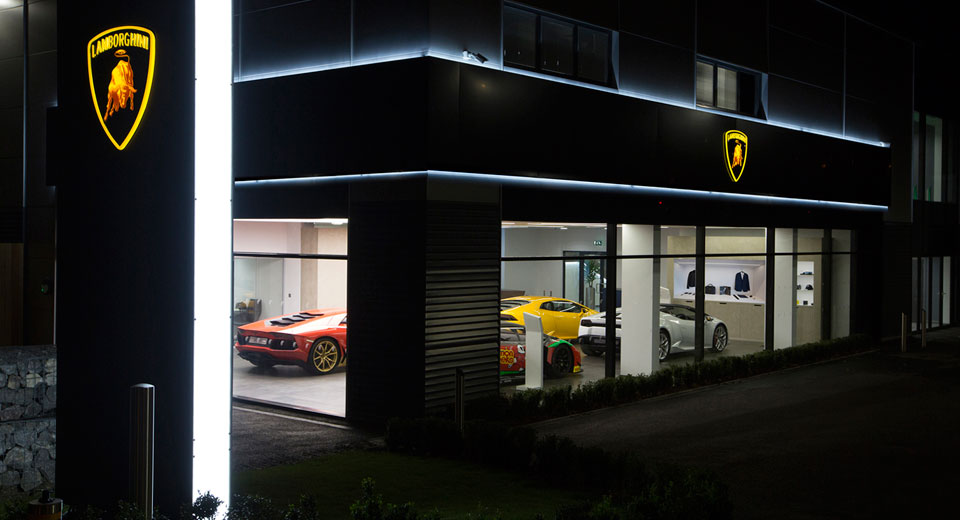 تصميم صالة عرض "لامبورجيني" الجديد جاهز لإنطلاق الإس يو في أوروس Lamborghini 1