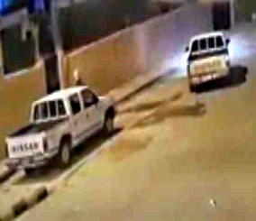 “فيديو” شاهد لحظة سرقة سيارة مواطن من أمام منزله بحفر الباطن