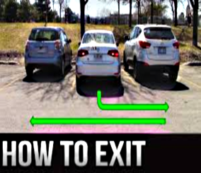 “فيديو” شاهد الطريقة الصحيحة للخروج من بقعة وقوف السيارة