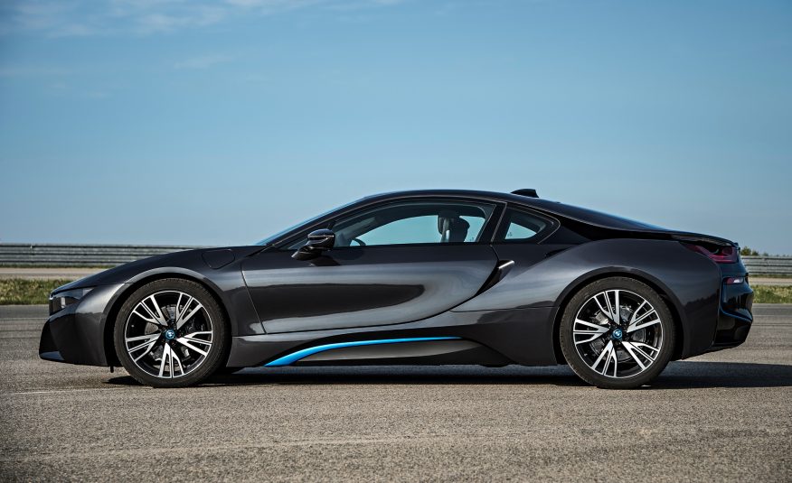 p90133083_highres_the-bmw-i8-09-2013-876x535