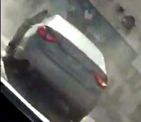 “فيديو“ شاهد حادث غريب لسيارة ‏نتج عنه تلفيات..وتوقعات بالسبب! 1
