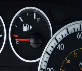 انخفاض الهواء بإطارات السيارة قد يؤدي إلى استهلاك الوقود!