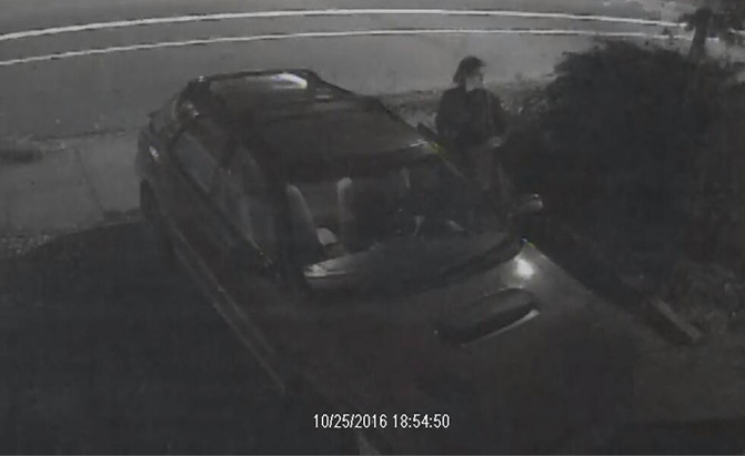 امرأة تسرق سيارة بدون قصد وتعيدها مع قيمة البنزين الذي استهلكته 7