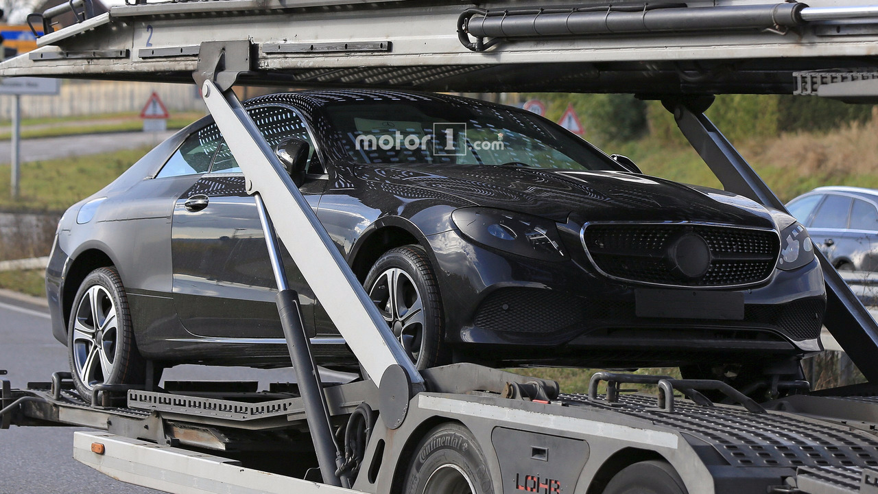 "صور تجسسية" لمرسيدس إي كلاس كوبيه بتمويهات خفيفة Mercedes E-Class Coupe 1