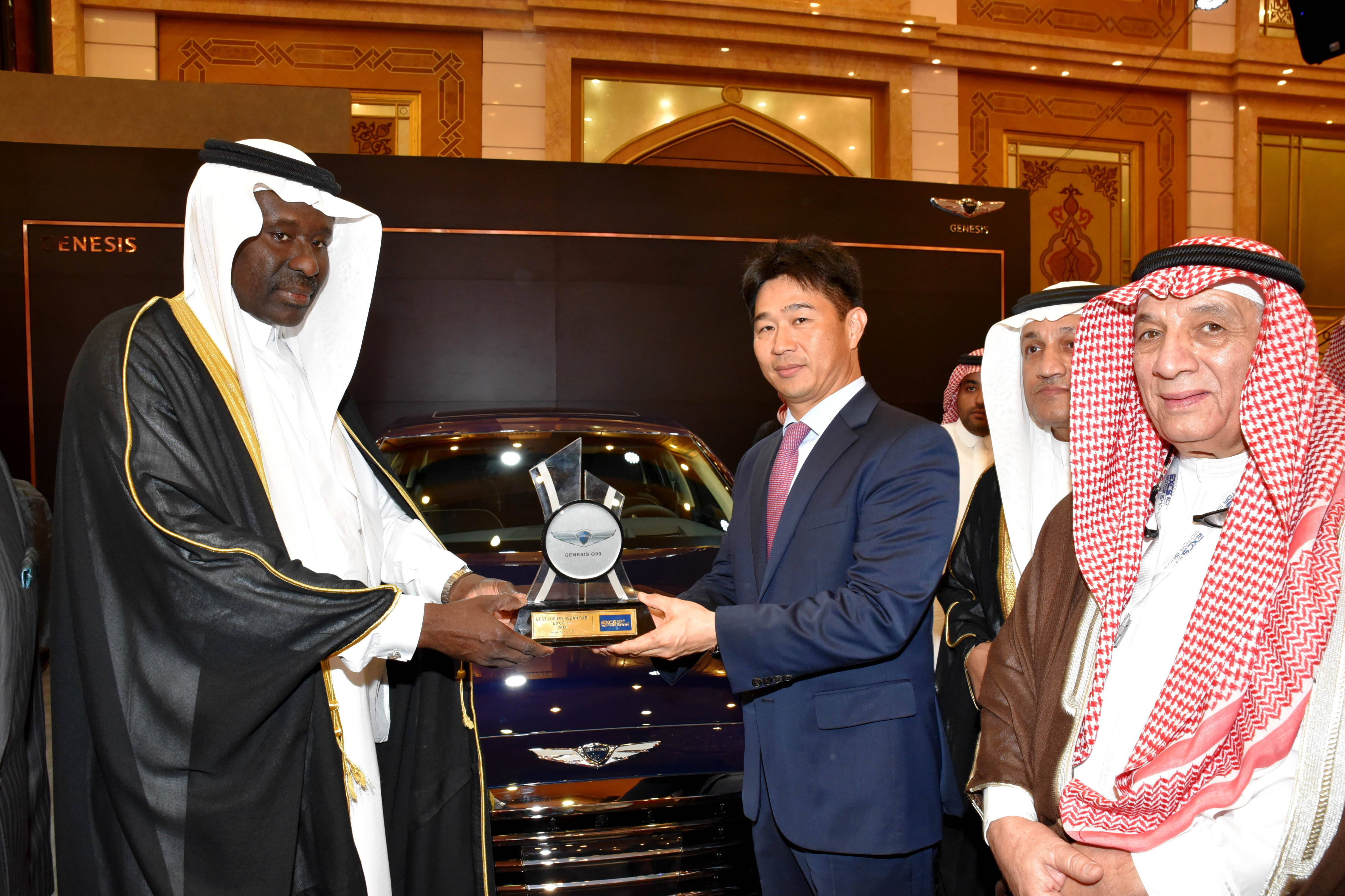 جينيسيس G90 تفوز في السعودية بجائزة "أفضل سيدان فاخرة" 1
