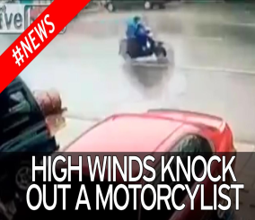 “فيديو“ شاهد رجل يتعرض لحادث مريع أثناء ركوبه دراجته النارية وسط عاصفة هوجاء