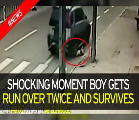 “فيديو“ شاهد طفل ينجو بأعجوبة بعد دهسه مرتين بنفس السيارة
